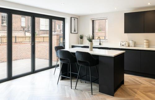 Hope Street Casa | Luxury 4BR City Centre House - Free Parking