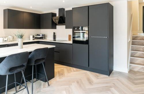 Hope Street Casa | Luxury 4BR City Centre House - Free Parking