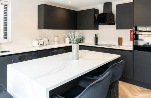 Hope Street Casa | Luxury 4BR City Centre House - Free Parking