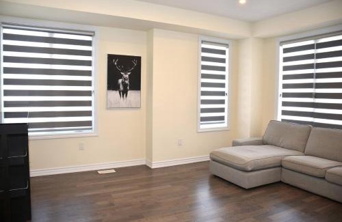 Thorold Casa | Luxury 4BR Family Retreat in Thorold, Just 10 Mins from Niagara Falls & Wineries Free Parking