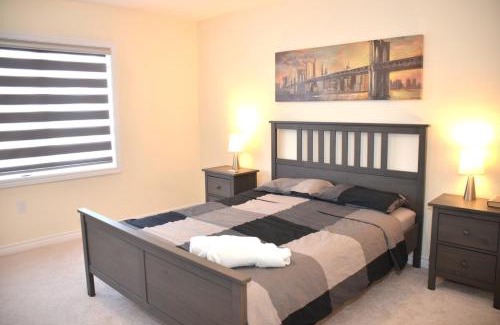 Thorold Casa | Luxury 4BR Family Retreat in Thorold, Just 10 Mins from Niagara Falls & Wineries Free Parking