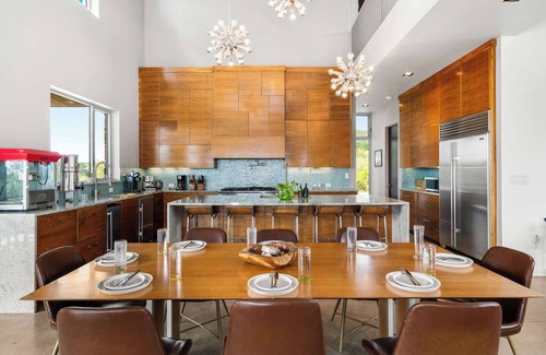 Dripping Springs Casa | Luxury 4BR Hilltop Retreat Hot Tub & Scenic Views