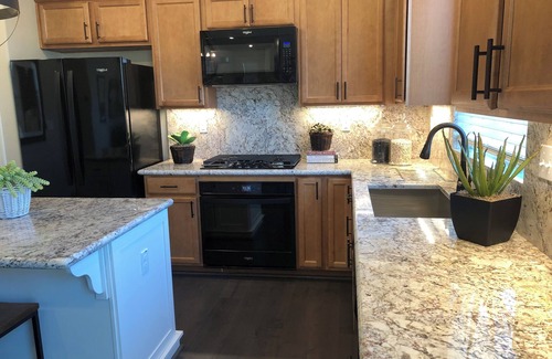 Salinas Casa | Luxury 4BR House w/AC f& WiFI in Salinas - Near Monterey, Family friendly