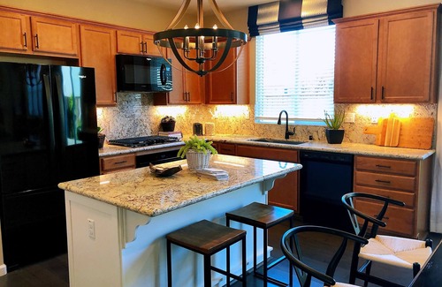 Salinas Casa | Luxury 4BR House w/AC f& WiFI in Salinas - Near Monterey, Family friendly