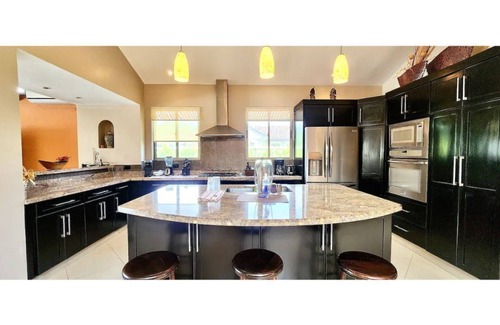 Playa Blanca Casa | Luxury 4BR Villa + Guesthouse & Pool @Buenaventura