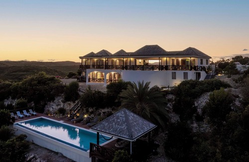 Freetown Villa | Luxury 5 bed villa with spectacular sea views