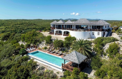 Freetown Villa | Luxury 5 bed villa with spectacular sea views