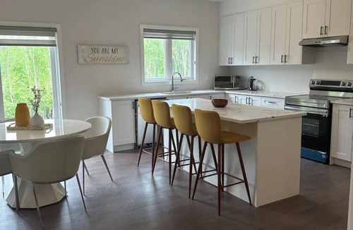 Simcoe Casa | Luxury 5 bedroom home in Simcoe