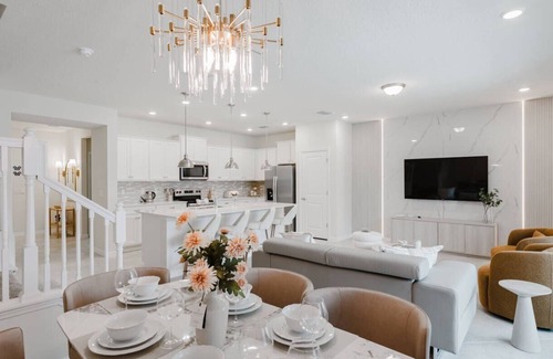 Four Corners Casa | Luxury 5‑Bedroom Home, Pool, Near Disney