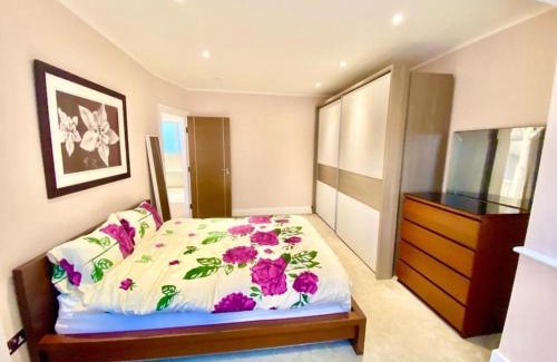 Finchley Church End Casa | Luxury 5 bedroom home with private car park in London