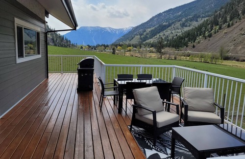 Okanagan-Similkameen Casa | Luxury 5 Bedroom House - Hot Tub and Acreage. Lots of Wildlife on ranch.