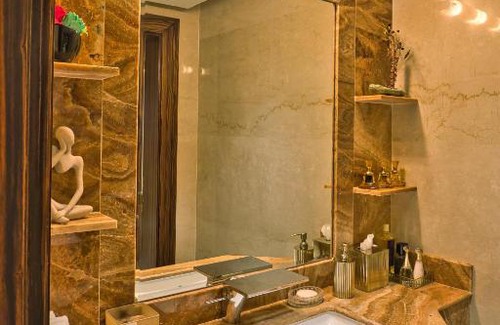 Doha Villa | Luxury 5 Bedroom Villa (Optional Car and Driver)