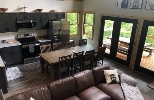 Campton Cabina | Luxury 5 Cabins in Red River Gorge Hot Tubs, Wi-Fi