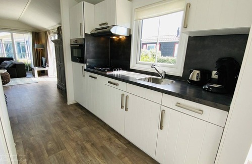 Groot Valkenisse Casa | Luxurious 5-person holiday chalet in Valkenisse, 100 m from the beach