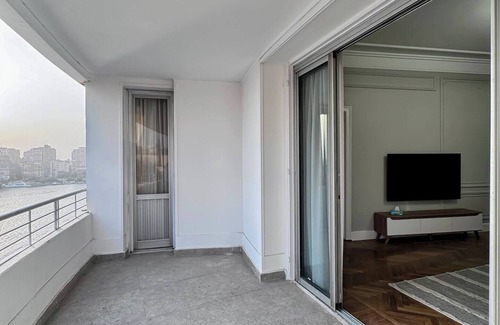 Al Manial Apartamento | Luxury 5-Star 3BR Nile View Apartment in Cairo