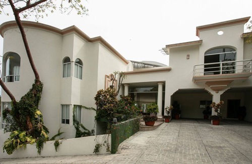 Amapas Villa | VILLA DE LUJO DE 5 ESTRELLAS 7200 Pies Cuadrados CON UBICACIÓN PREMIER A LA PLAYA Y EL REMOLQUE