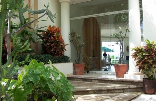 Amapas Villa | VILLA DE LUJO DE 5 ESTRELLAS 7200 Pies Cuadrados CON UBICACIÓN PREMIER A LA PLAYA Y EL REMOLQUE