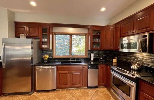 Chestnut Springs Casa | Luxury 5Bd 4Ba Sleeps 16+ Hot-tub/Dog Friendly