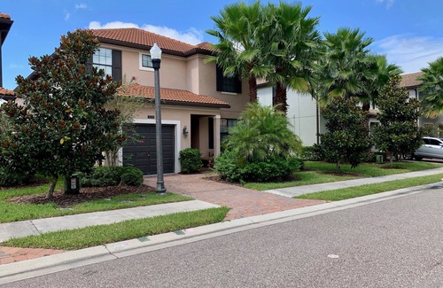 Loughman Villa | Luxury 5Bd w/ Jacuzzi & Pool Near Disney @ 5528