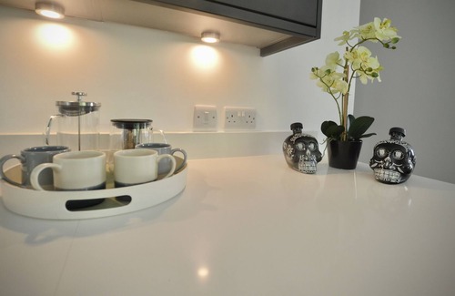 Colinton Casa | Luxury 5Bed & 3Bath house with hot tub + garden