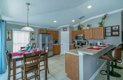 Buena Ventura Lakes Casa | De lujo de 5 camas Florida Pool Home | Con vistas al lago | cerca de Disney