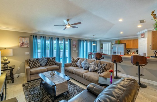 Buena Ventura Lakes Casa | De lujo de 5 camas Florida Pool Home | Con vistas al lago | cerca de Disney