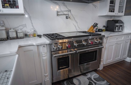 Church Street Casa | Luxury 5BR Near ATL – Sauna, Bar, EV Charger port, Fenced Yard, Media Room