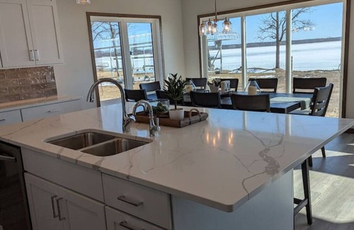 Otter Tail County Casa | Luxury 5BR on Rush Lake!
