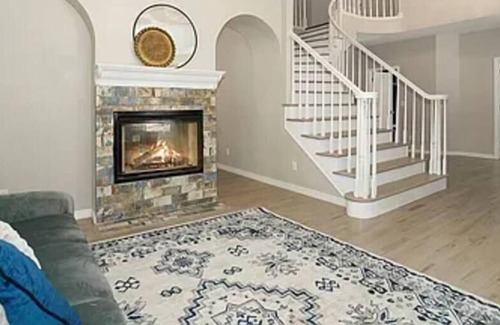 Monument Casa | Luxury 5BR Pet Friendly Home on 5 acres w/ Hot Tub