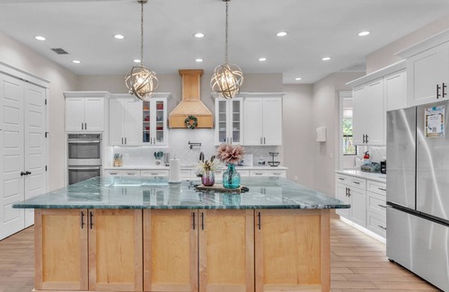 Nichols Casa | Luxury 5BR Pool Home w/ Outdoor Kitchen, Firepit & Pet-Friendly Yard – The Perfect Lakeland Escape!