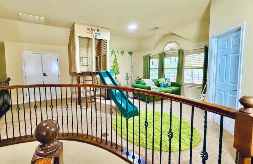 Rowlett Casa | Luxury 5BR Retreat, Kid's Playroom! Near Lake Hubbard, Vineyard Views