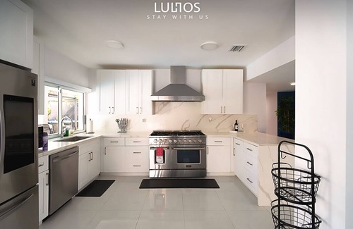 Cutler Bay Casa | Luxury 5BR Retreat w/Pool & Games in Miami