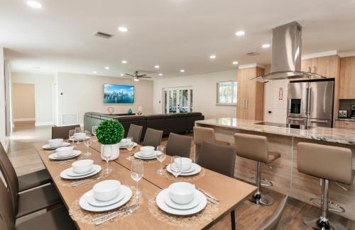 Dania Beach Villa | Luxury 5BR Villa Heated Pool near Beach & Casino
