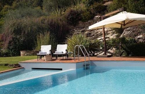 Cascine-La Croce Villa | Luxury 6-bed Tuscan Villa Near Lucca and Florence