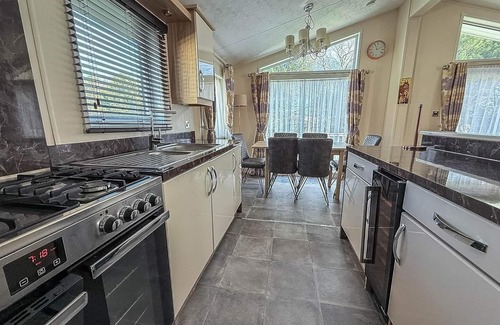 Hopton Cabina | Luxury 6 berth lodge with WiFi at Broadland Sands in Suffolk ref 20011CV