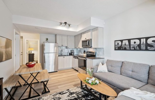 Northwest Calgary Casa | Luxury 6-Room Getaway- 14 PPL
