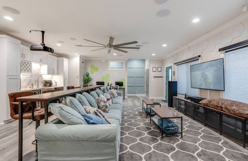 Five Points Casa | Luxury 6BR/5BA+ Hot Tub near DT