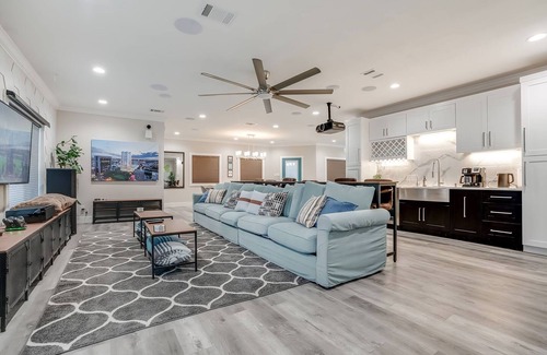 Five Points Casa | Luxury 6BR/5BA+ Hot Tub near DT