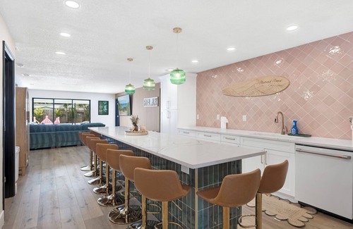 Palma Sola Casa | Luxury 6BR, 5BA Retreat! Heated Pool, Hot Tub, Game Rm, 4 King Suites, Near Anna Maria, Sleeps 22