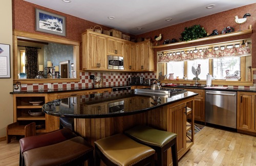 Ludlow Casa | Luxury 6br Solitude Ge- Indoor Bball Court, Private Tub 6 Bedroom Home by RedAwning