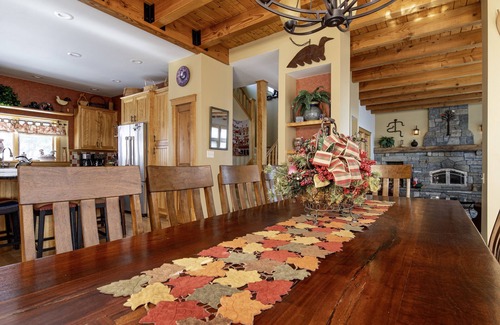 Ludlow Casa | Luxury 6br Solitude Ge- Indoor Bball Court, Private Tub 6 Bedroom Home by RedAwning