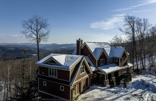 Ludlow Casa | Luxury 6br Solitude Ge- Indoor Bball Court, Private Tub 6 Bedroom Home by RedAwning