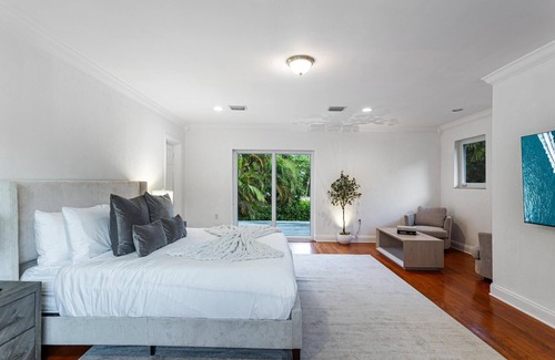 El Portal Casa | Cozy Luxury Home w/ Private Pool, Billiards & More
