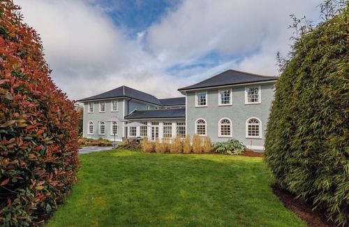 Thomastown Villa | Luxury 7-Bed Villa w/ Gym, Outdoor Sauna, WiFi & Nicklaus Golf at Mount Juliet