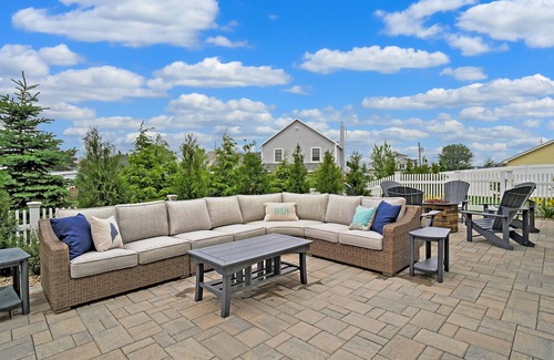 Scarborough Casa | Luxury 7 Bedroom Family Beach house, Steps to Beach, Hot Tub, Sleeps 22, Parking