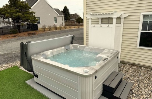 Scarborough Casa | Luxury 7 Bedroom Family Beach house, Steps to Beach, Hot Tub, Sleeps 22, Parking