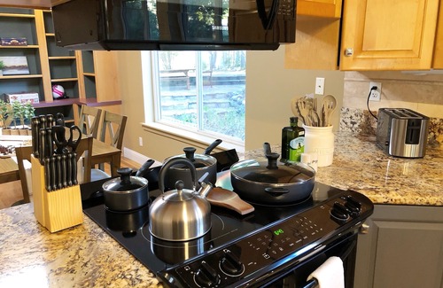 Orem Casa | Luxury 7000 SQFT, Sleeps 20 - Bball, VBall, 1 acre