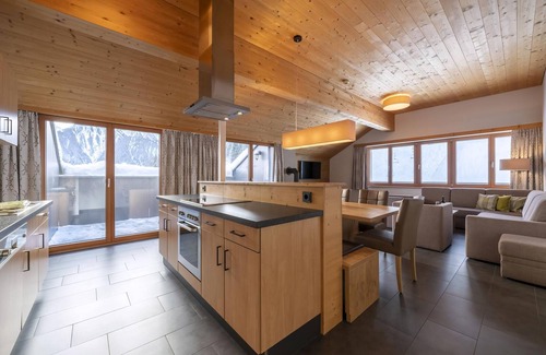 Buerserberg Apartamento | Luxury 8-person apartment in the holiday park Landal Brandnertal