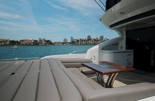 Coco Alquiler De Eote | Luxury 80'' 4 Cabin Yacht
