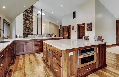 Penn Valley Casa | Luxury 85 acre Estate on private lake with Vinyard views